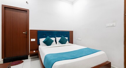 FabHotel Aditya Premier Room Type - Deluxe Room