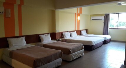 Sun Inns Hotel Sitiawan Room Type - Family 5 Window