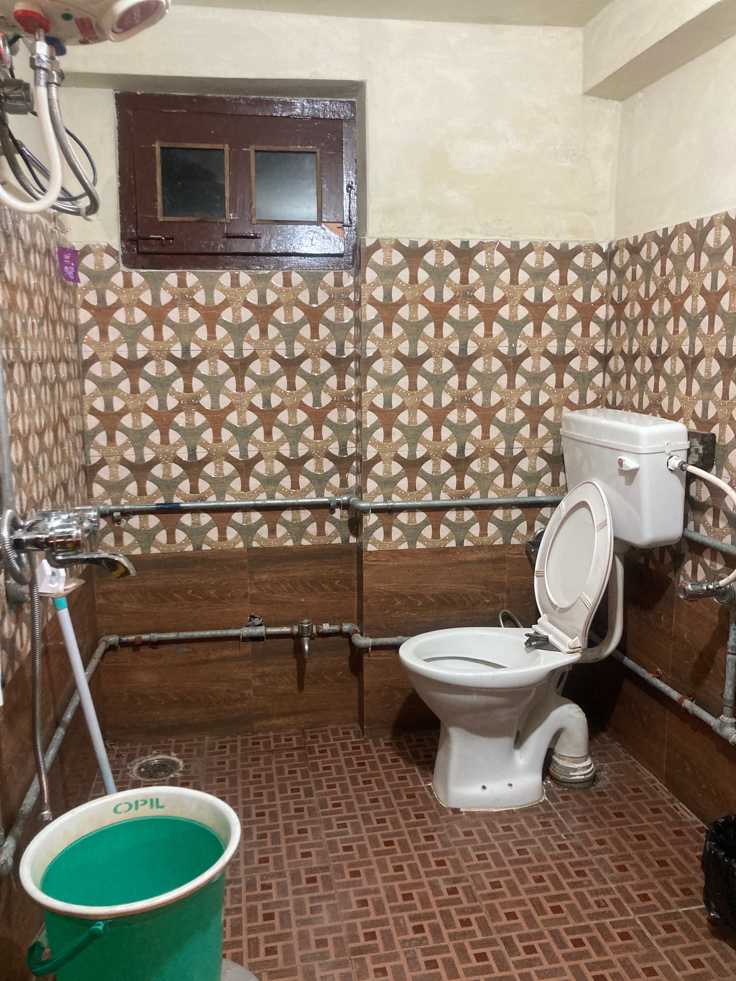 Silver Crown - Tap to explore photos