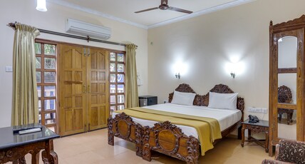 Mayflower Beach Resort Room Type - Deluxe King Room