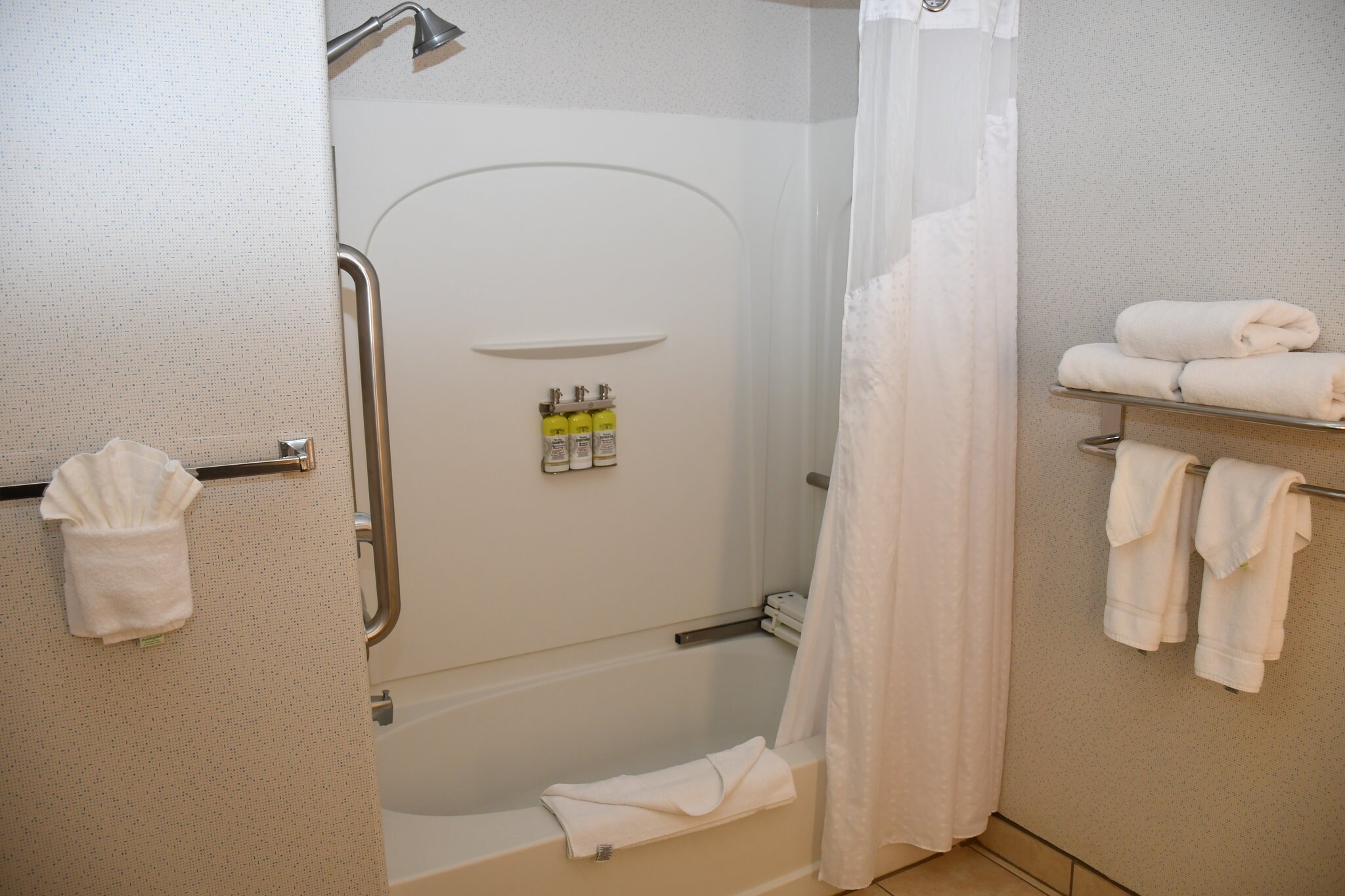 Holiday Inn Express Hotel & Suites Evanston - Tap to explore photos