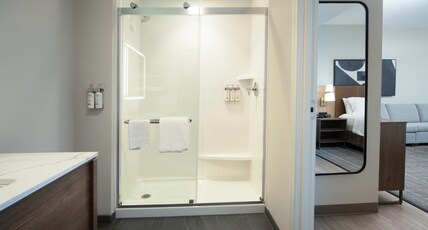 Staybridge Suites CINCINNATI EAST - MILFORD Room Type - 1 King Bed Studio Suite Comms Access