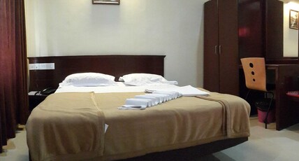 The Signature Inn Room Type - Deluxe Double Non AC Room