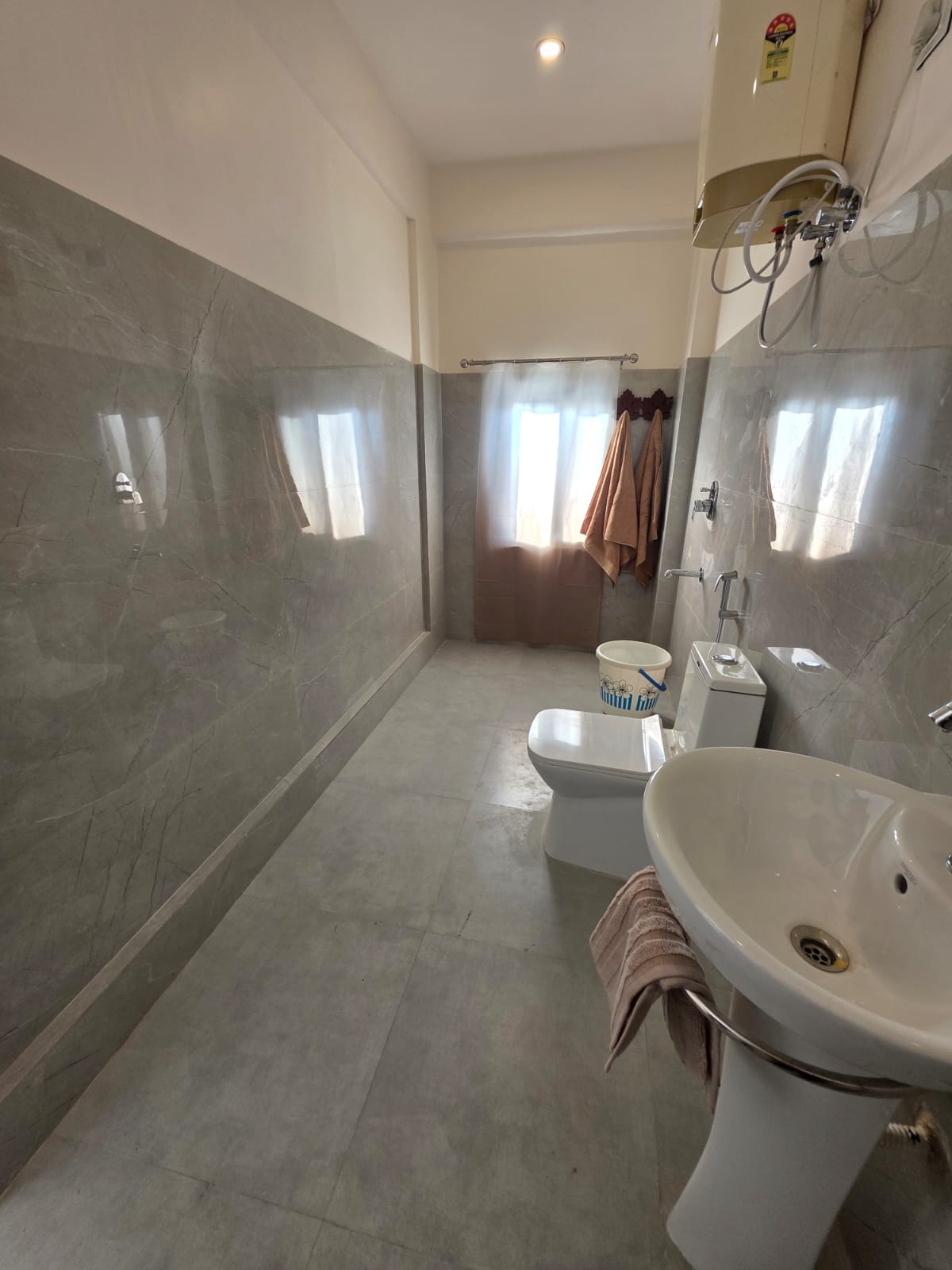 Ghare Stays 2BHK With PrivateTerrace By Homeyhuts - Tap to explore photos