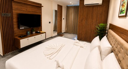 Seaking Suits - MG Road Room Type - Premium AC With Living Area