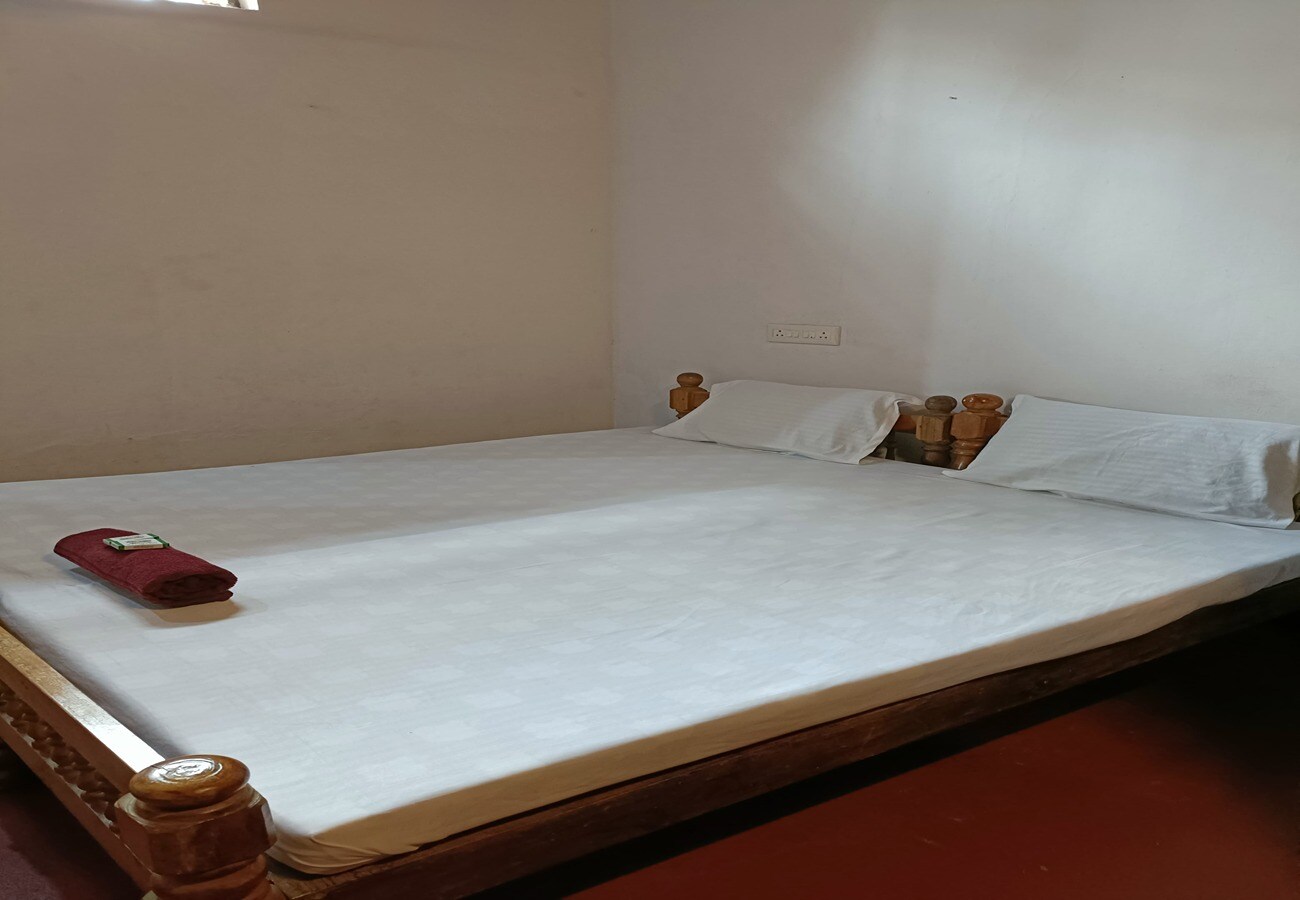 Enthankalayil Holidays(Rooms) (Double Room) - Tap to explore photos