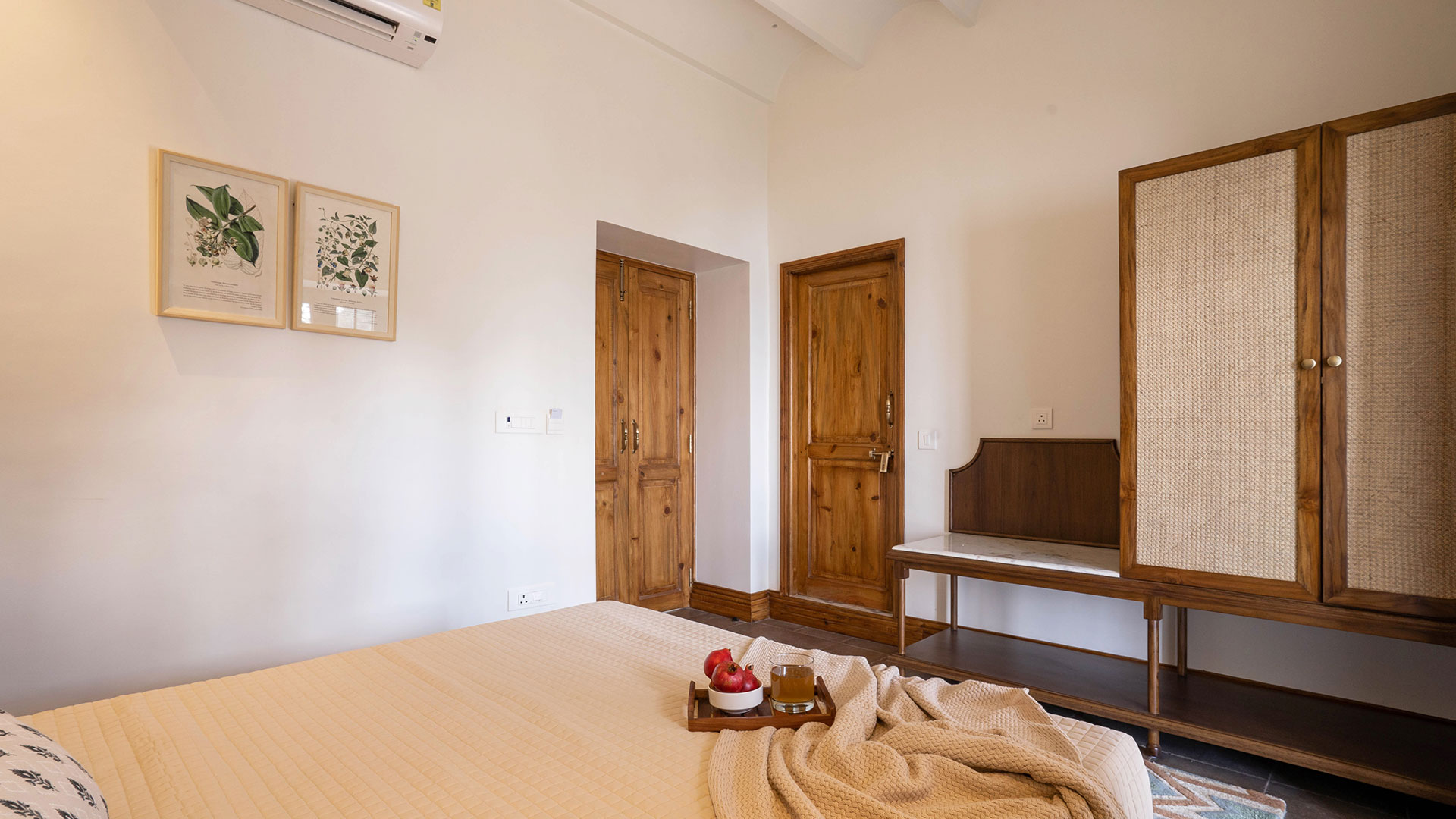 LohonoStays Airyland 4 Bedroom - Tap to explore photos
