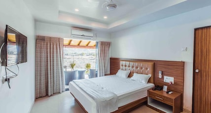 SUMA Adventure and Resort Room Type - Deluxe Room with Balcony and Pool View SUMA Adventure and Resort Room Type - Deluxe Room with Balcony and Pool View