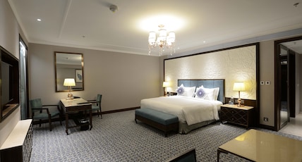 Taj Skyline, Ahmedabad Room Type - Luxury Grande Room King Bed City View with Bathtub Taj Skyline, Ahmedabad Room Type - Luxury Grande Room King Bed City View with Bathtub