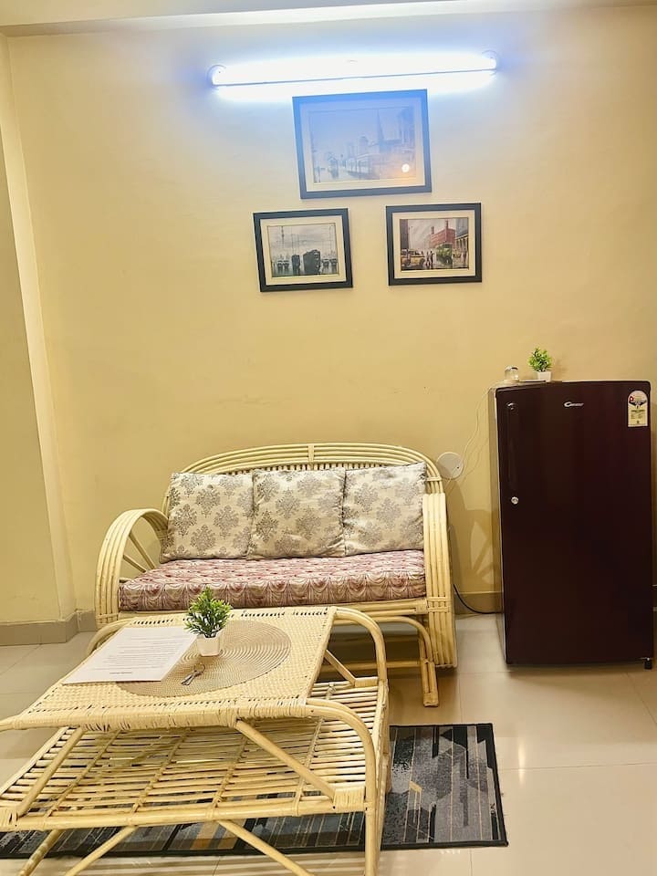 Tiny cozy Studio Room(Ac) 1Km from Airport - Tap to explore photos