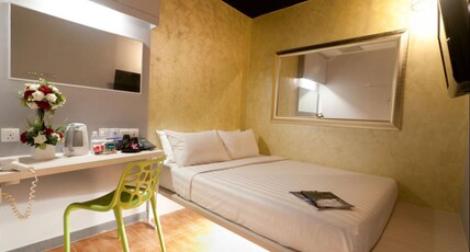 Fragrance Hotel - Rose Room Type - Standard Double Room (No Window)