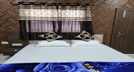 Hotel Kesar Room Type - Deluxe AC Room