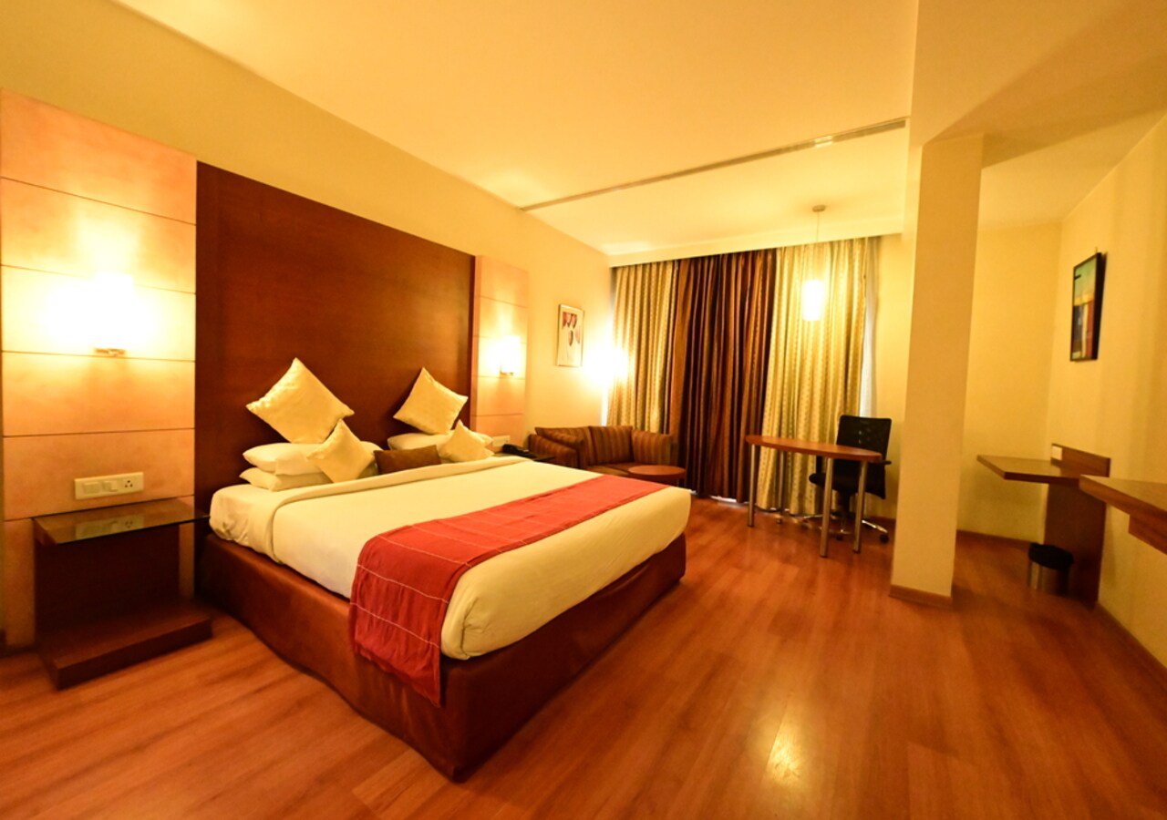 The Horizon Comforts - Tap to explore photos