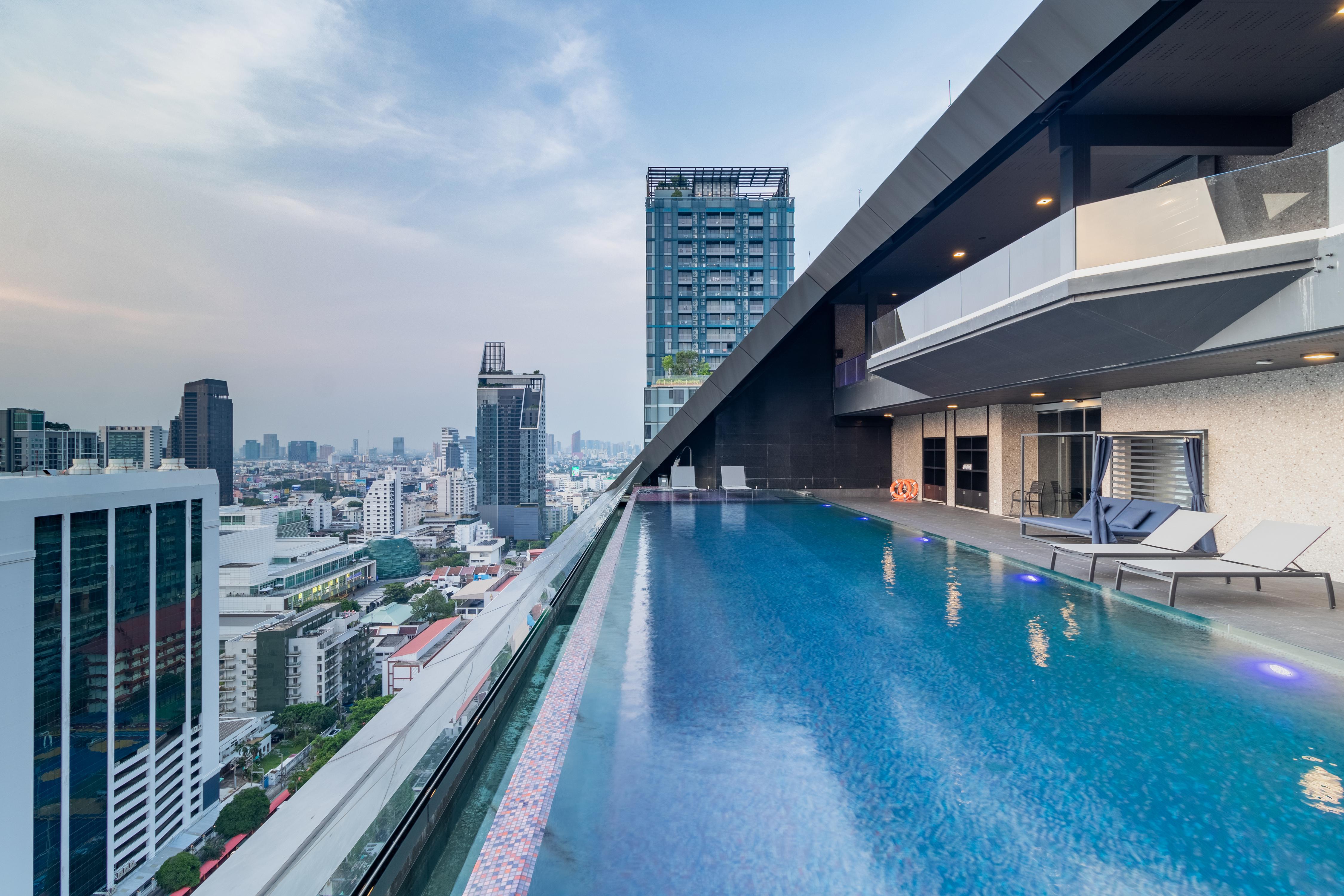 QUEENSLAND HOTEL BANGKOK - Tap to explore photos