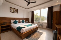 Hotel Vaidik Ganga (Behind Parmarth Niketan Ashram)