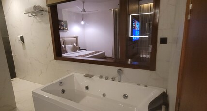 PINE NEEDLES Room Type - PREMIUM PLUS JACUZZI ROOM
