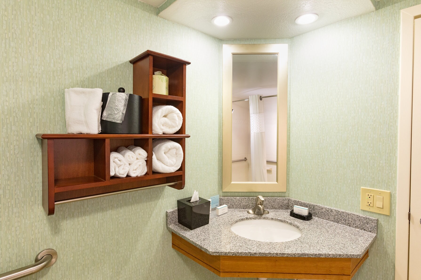 Hampton Inn Daytona Speedway - Tap to explore photos