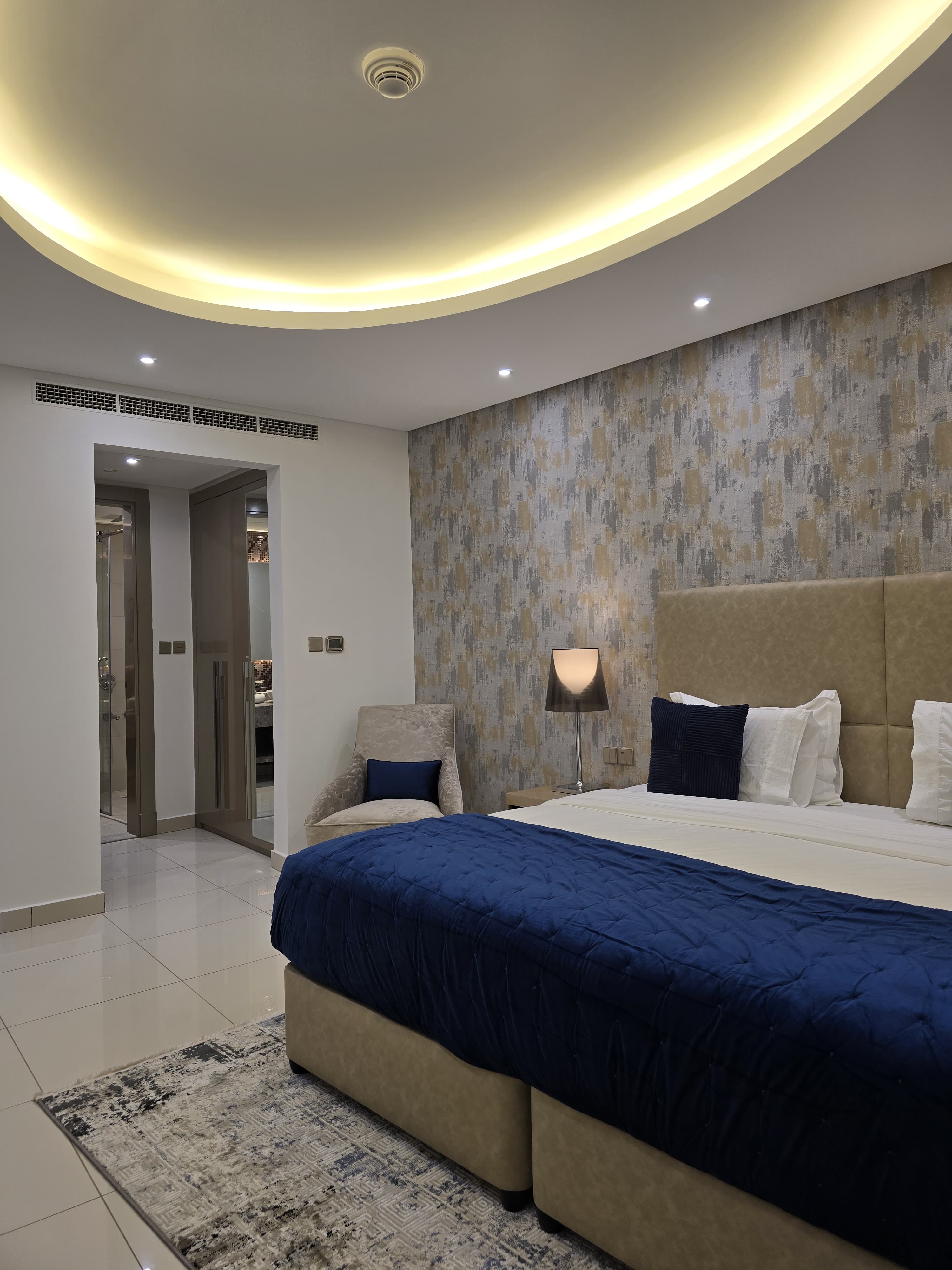 Quill Residence at Paramount Towers 3 BR Creek View - Tap to explore photos