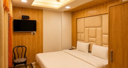 Hotel Luxmount Room Type - Deluxe Room Without Balcony ( Non View )