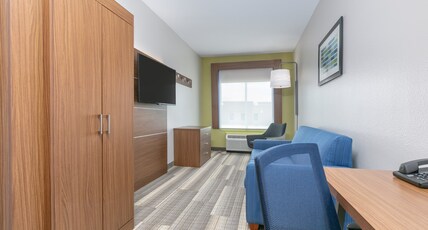 Holiday Inn Express Hotel & Suites Clute-Lake Jackson Room Type - 1 Kng 2 Qn 2 Bdrm Suite Mobil Access Tub