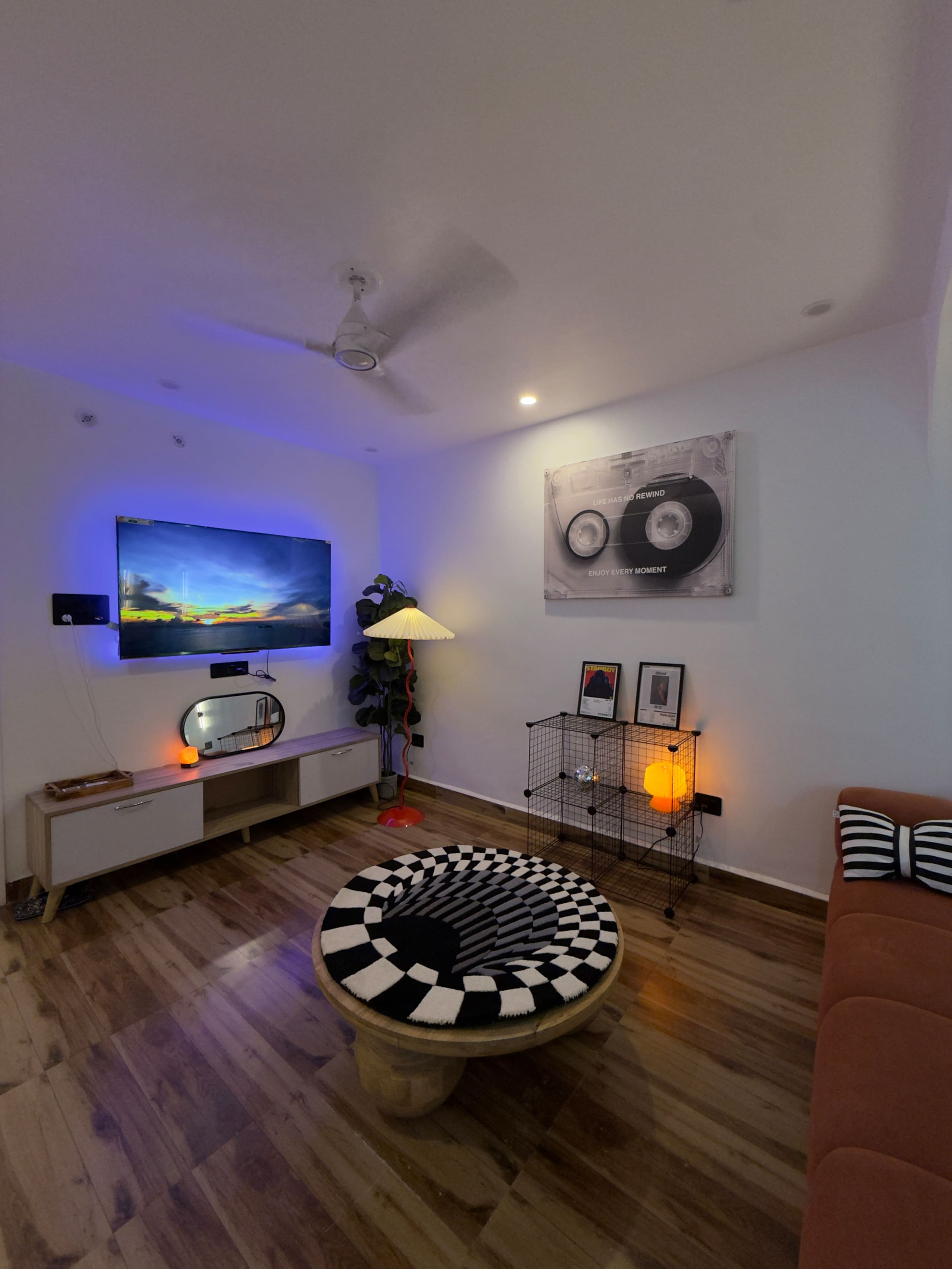 Airnest NYC Corner | New York Themed Luxury Studio - Tap to explore photos