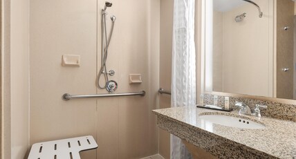Embassy Suites by Hilton Dallas Frisco Convention Ctr & Spa Room Type - 1QN STE MOB HR RI SHWR NS