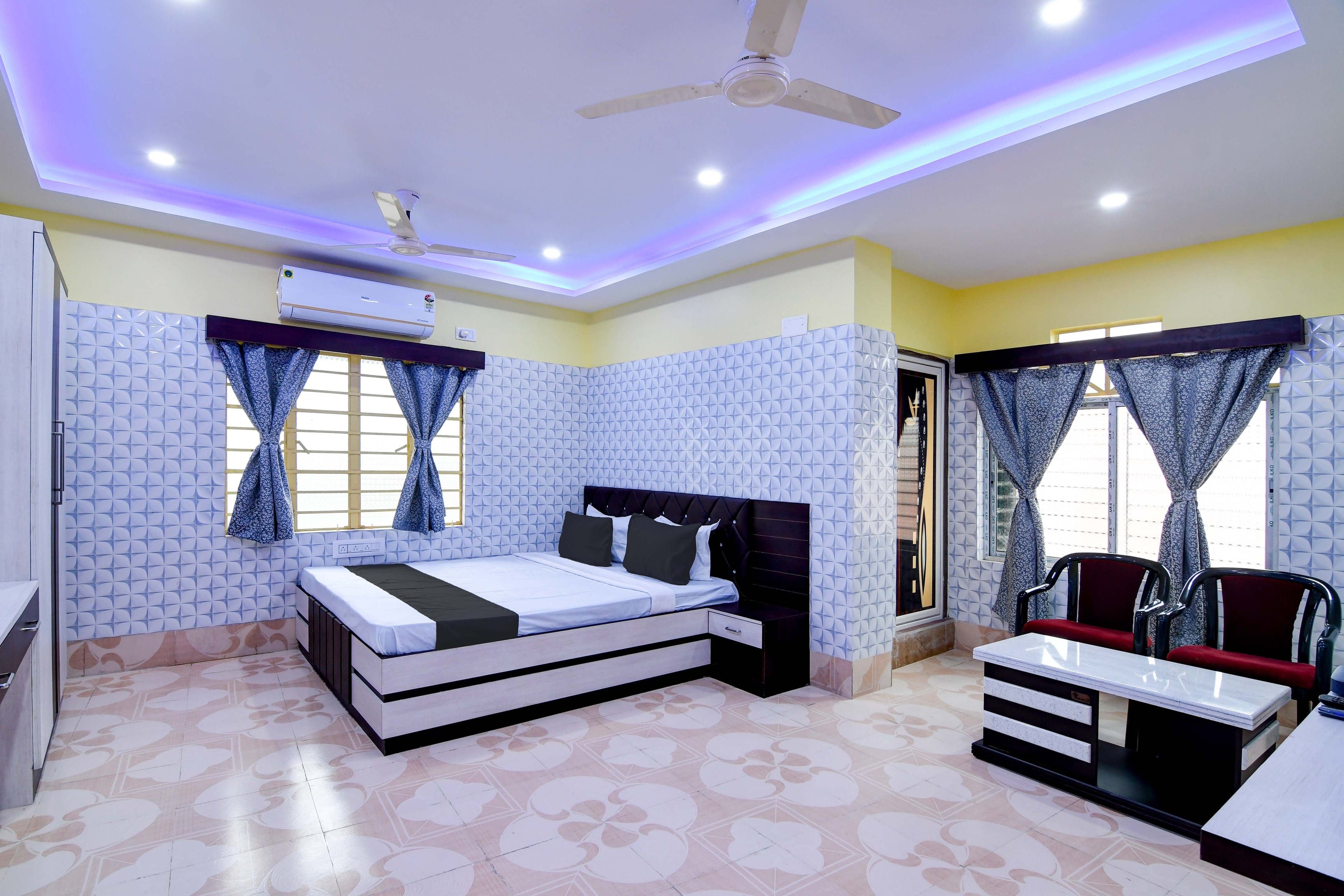OYO Hotel O Anandalok Guest House - Tap to explore photos