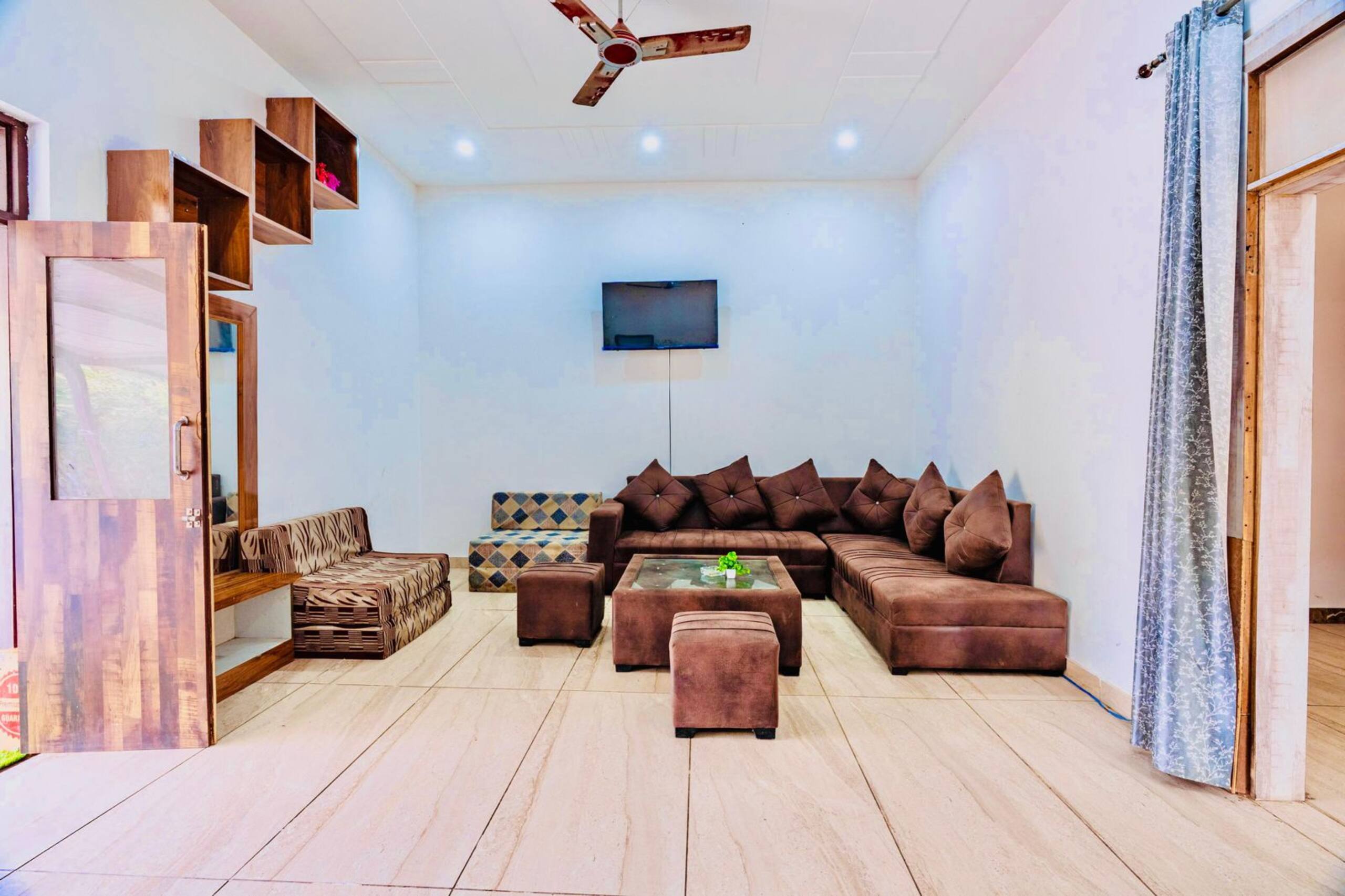 4BHK Private Farmhouse in Gurgaon - Tap to explore photos