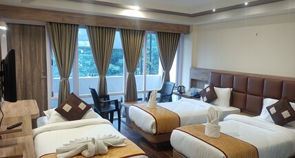 Golden Peaks Hotel & Restaurant Room Type - PREMIUM TRIPLE TWIN BED ROOM WITH BALCONY AND Mt. KANCHENJUNGA VIEW