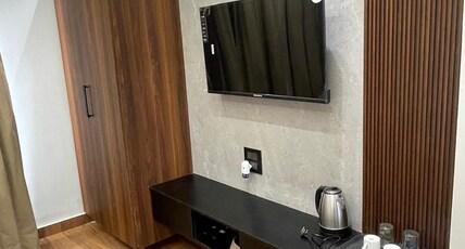 Purav Vatika & Hotel Room Type - Deluxe Room
