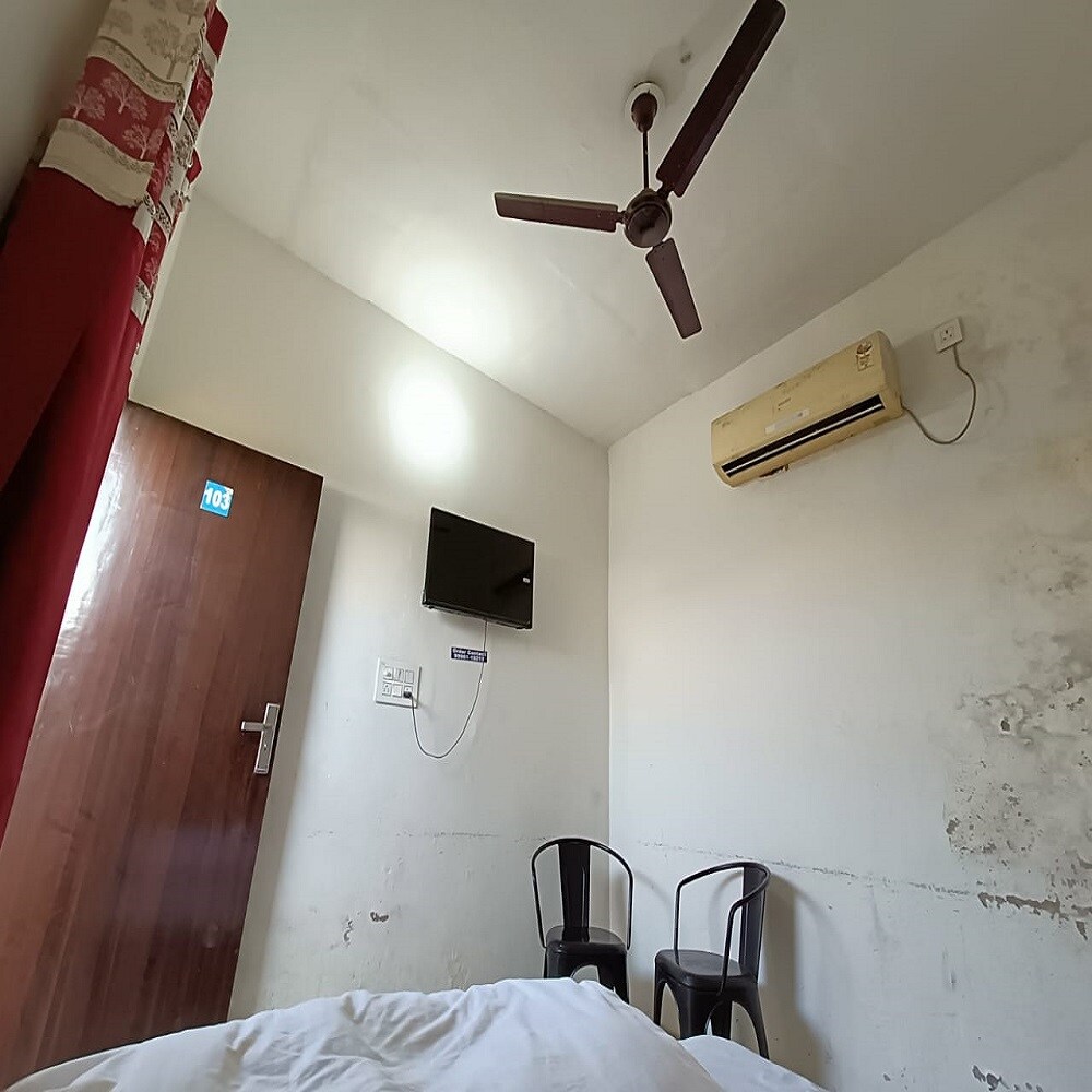 Fateh Chand Da Hotel - Tap to explore photos