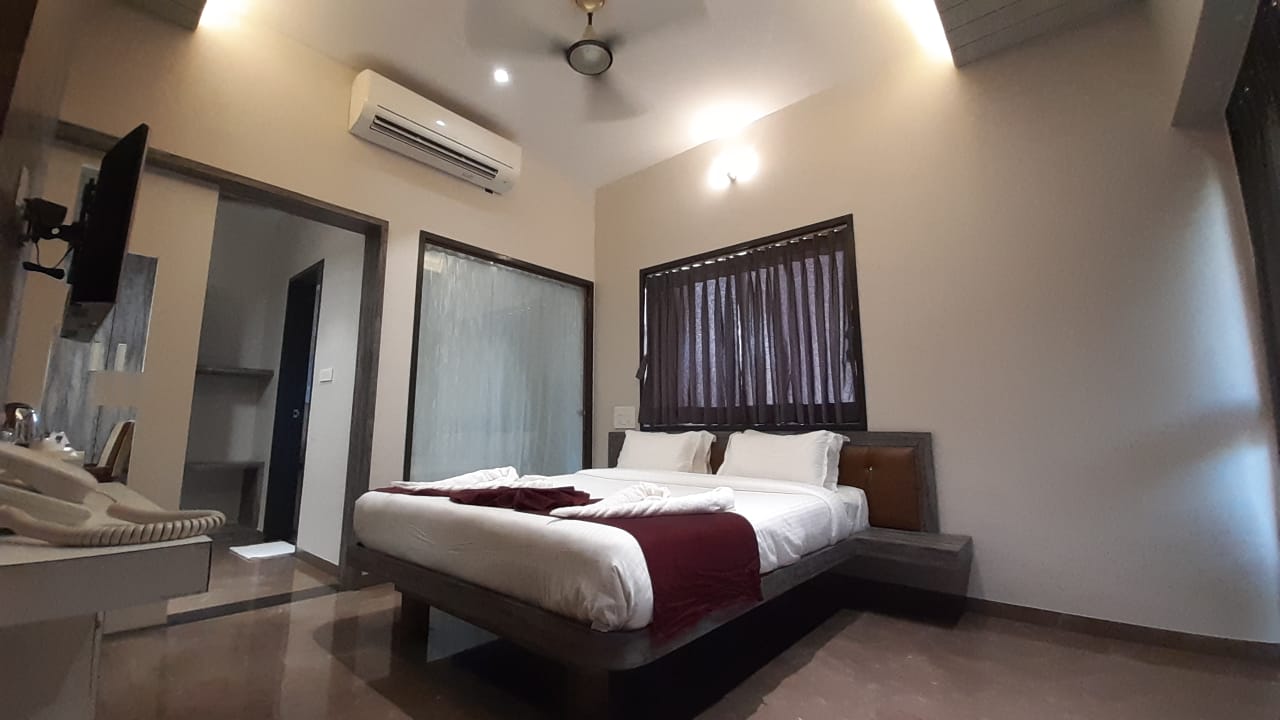 LA CASA ROYALE - Tap to explore photos