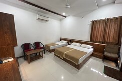 Hotel Mansarovar Inn