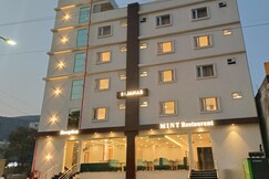JANA'S HOTEL