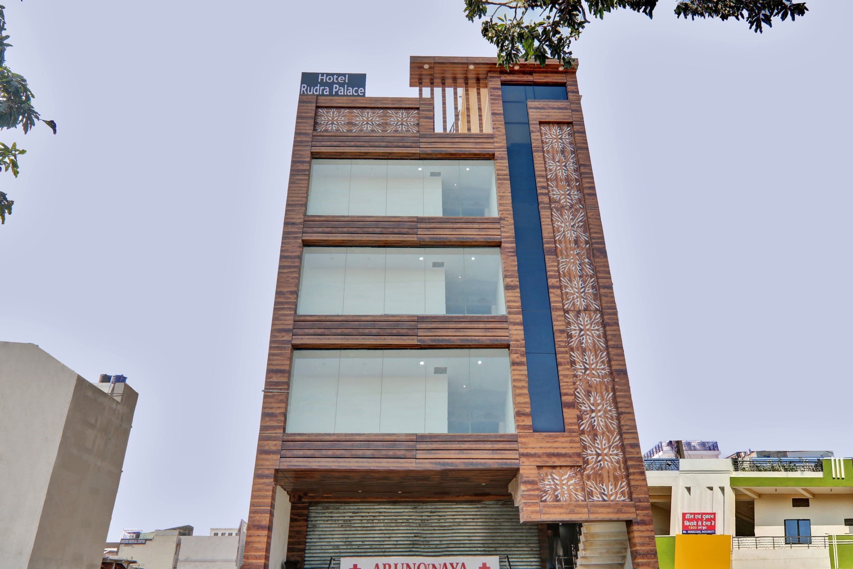 Hotel O Rudra Palace Near Phoenix United Lucknow - Tap to explore photos