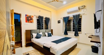 HOTEL EMERALD SIGNATURE Room Type - Deluxe Room with Living Area