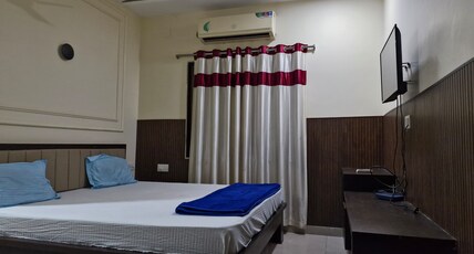 Hotel Indraprasth Room Type - Gold Room
