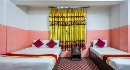 OYO 810 Hotel Peace Golden Room Type - Classic