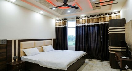 Hotel Blue Berry Room Type - Delux Non AC Room