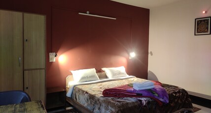 Shree Guest House Room Type - Deluxe Room