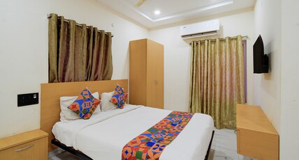 FabHotel SP Living Tree Room Type - Deluxe Room