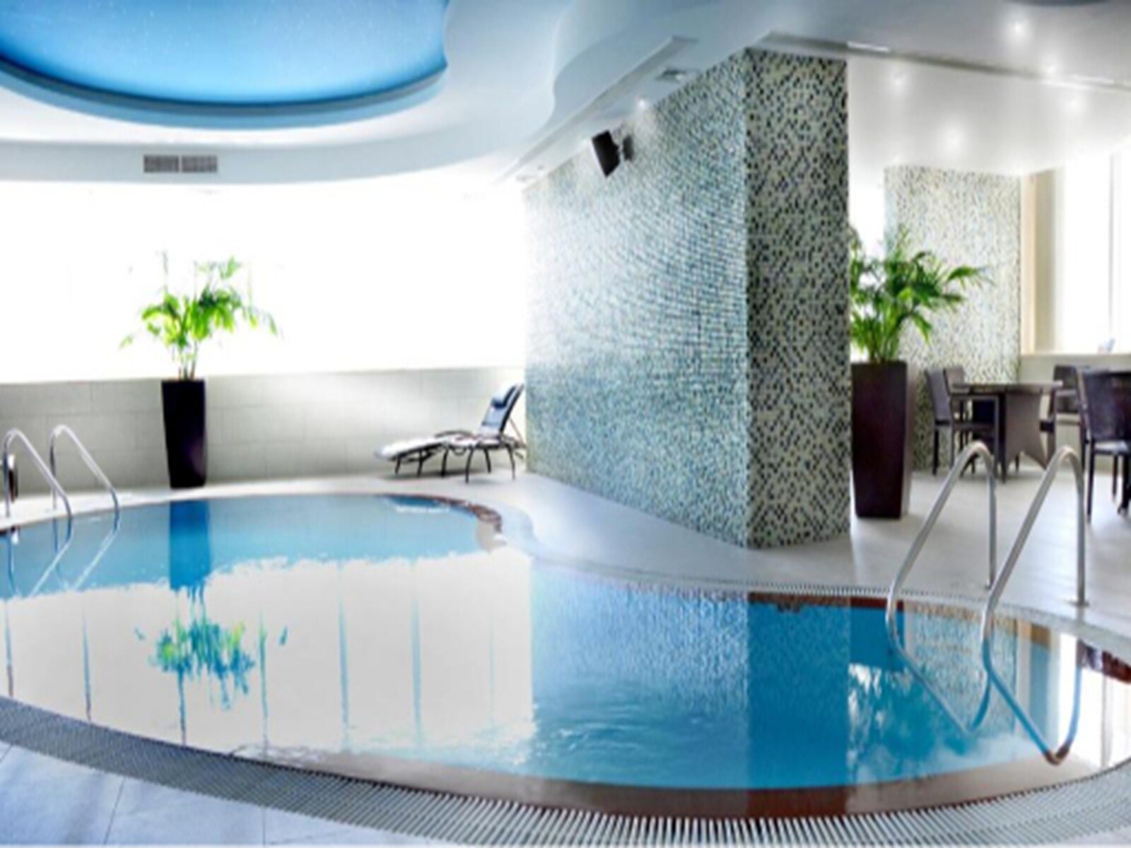 Cristal Hotel Abu Dhabi - Tap to explore photos
