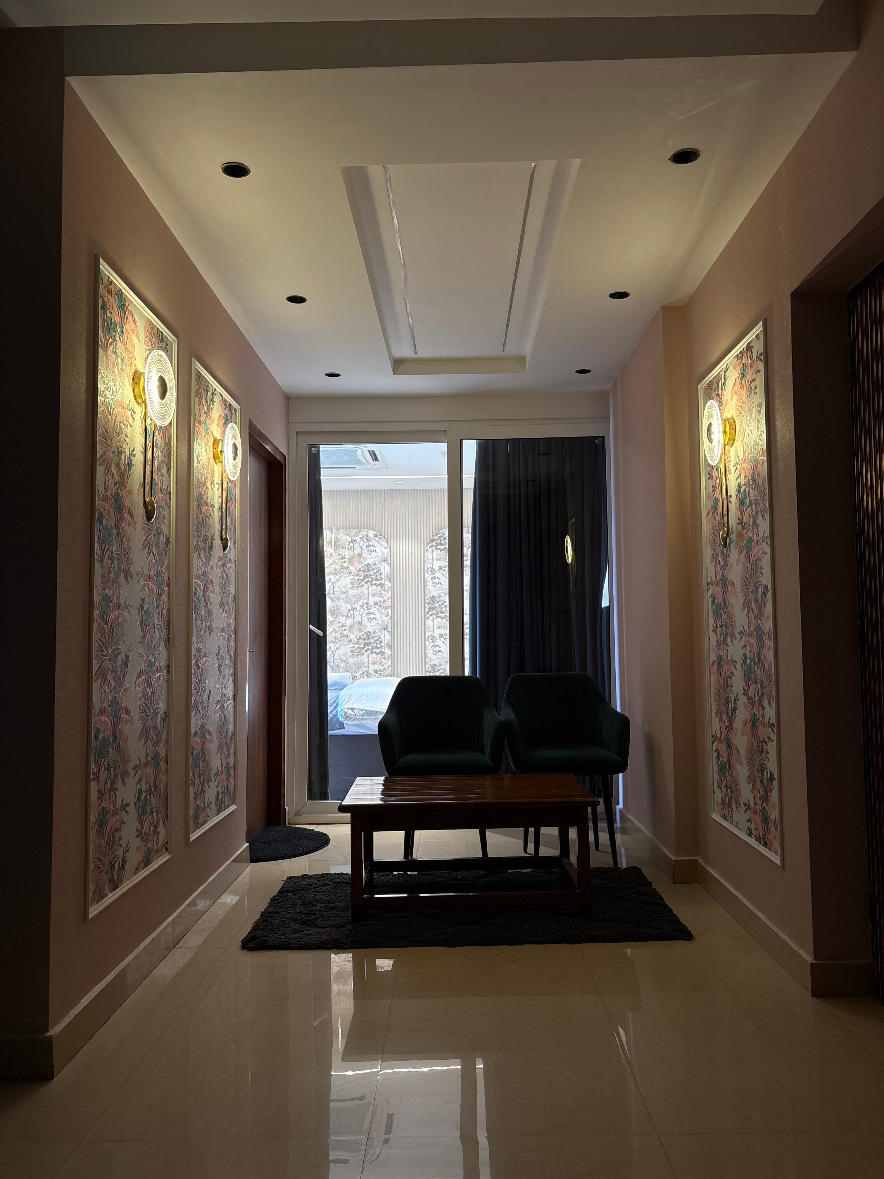 Lapstay EO806 - Luxurious Studio Apartment - Tap to explore photos