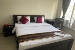 MH12 Services Viman Nagar Luxury Apartment
