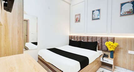 Super Collection O Surajpur Chowk Greater Noida Room Type - Classic with Balcony