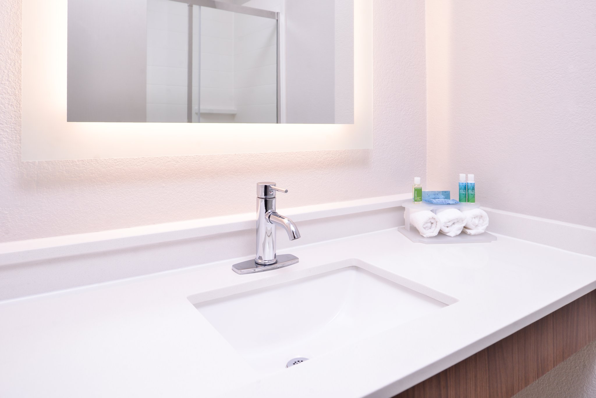 Holiday Inn Express & Suites Elgin, an IHG hotel - Tap to explore photos