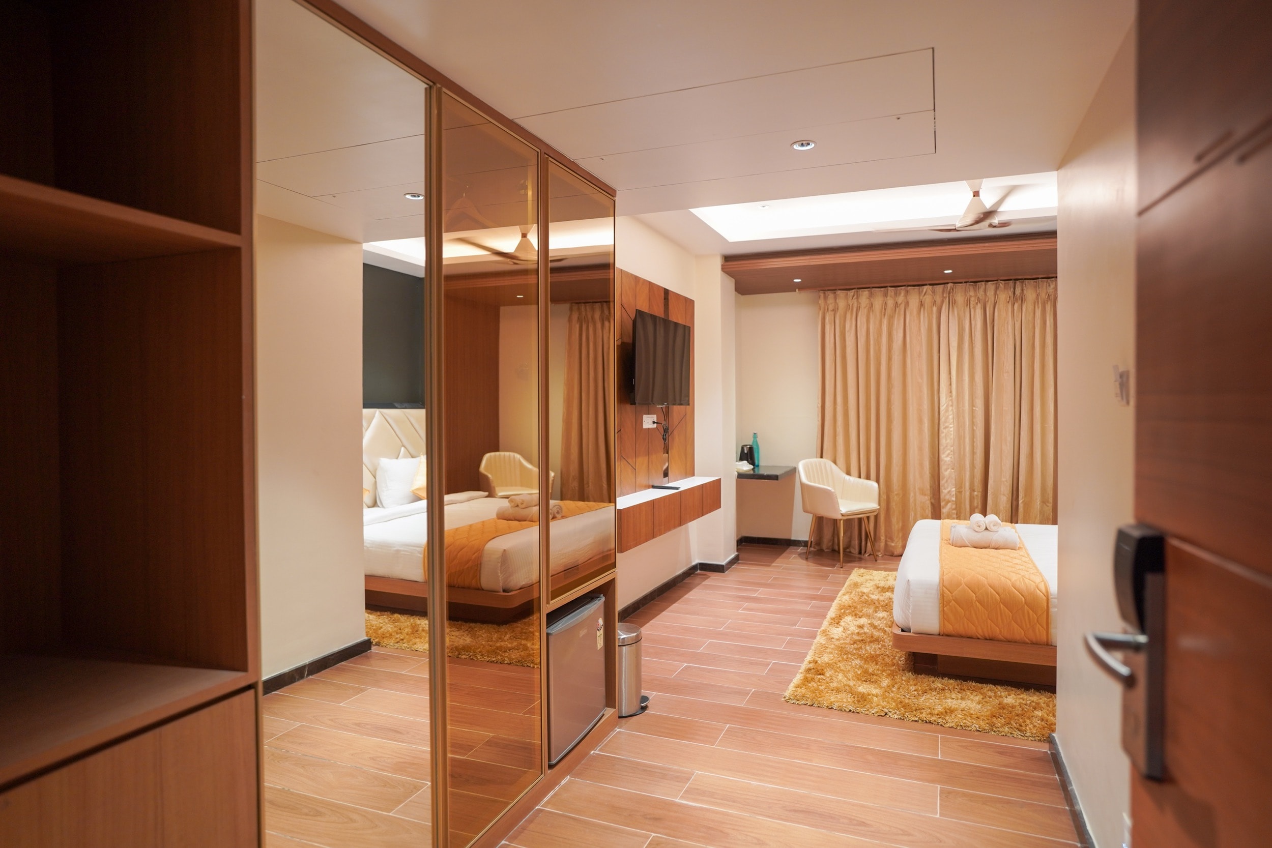 Hotel Beyond Blu - Tap to explore photos