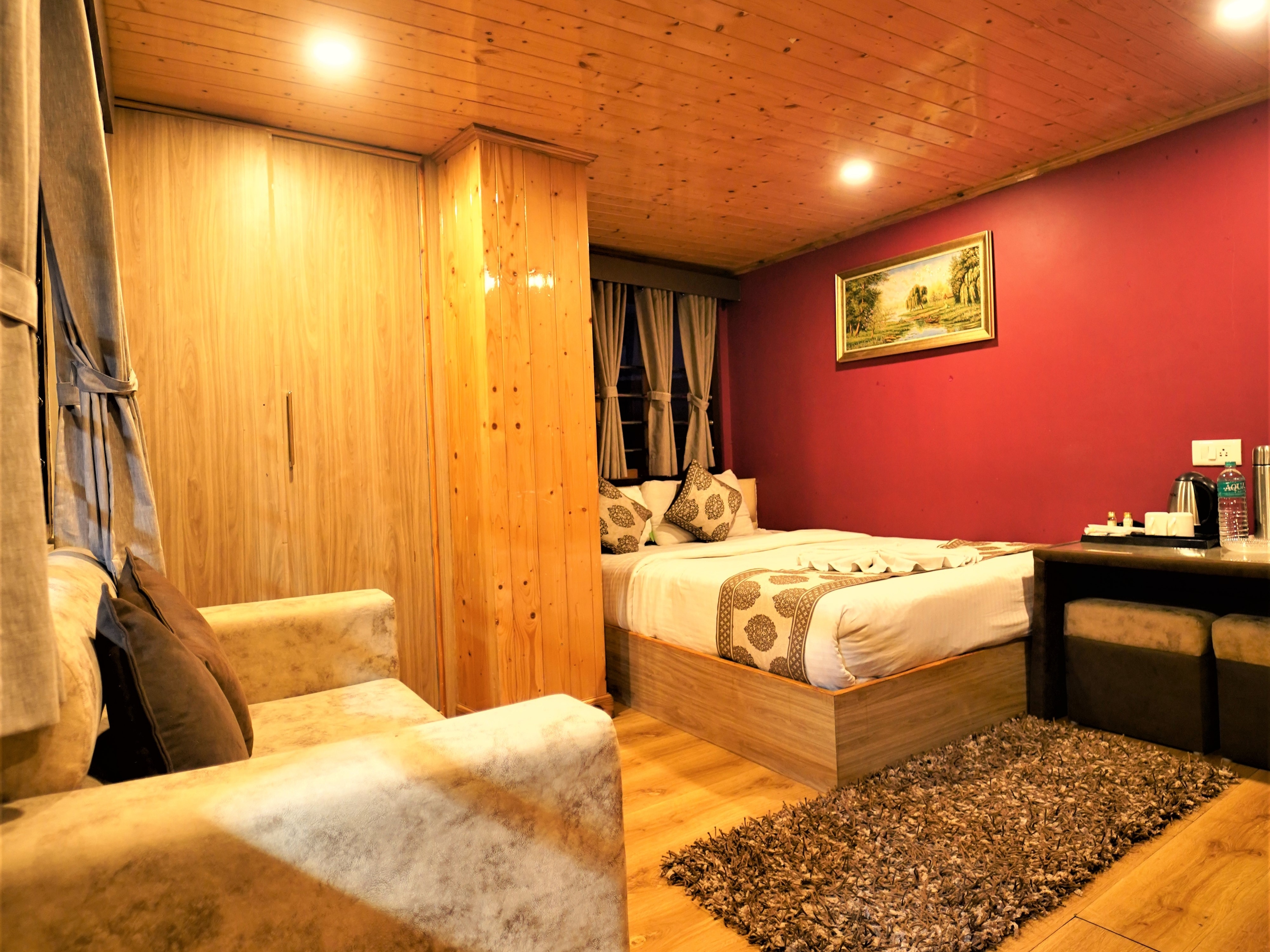 Hotel Queen Darjeeling - Tap to explore photos