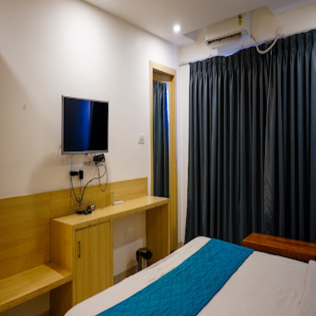 Hotel SNR Twilight - Tap to explore photos