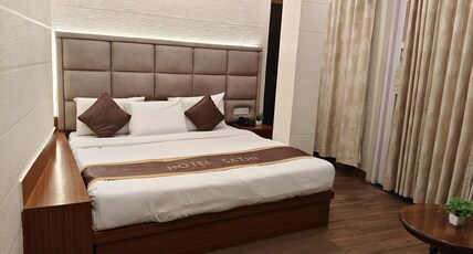 HOTEL SATHI TARAPITH Room Type - Premium Luxury King With Balcony